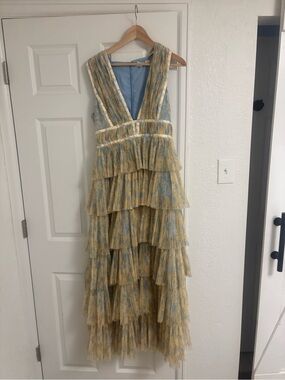 Hutch Amora tiered tulle gown size 6